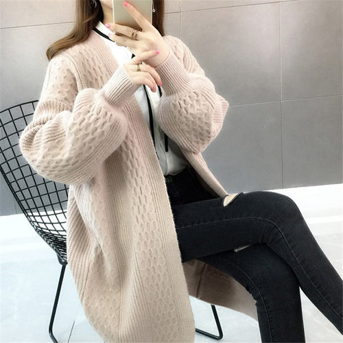 Kvinnens chunky strikket cardigan med åpen skjæring og dyp V-hals Skjora