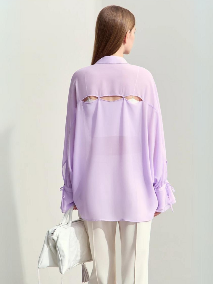 Gjennomsiktig chiffongbluse med rynkede mansjetter