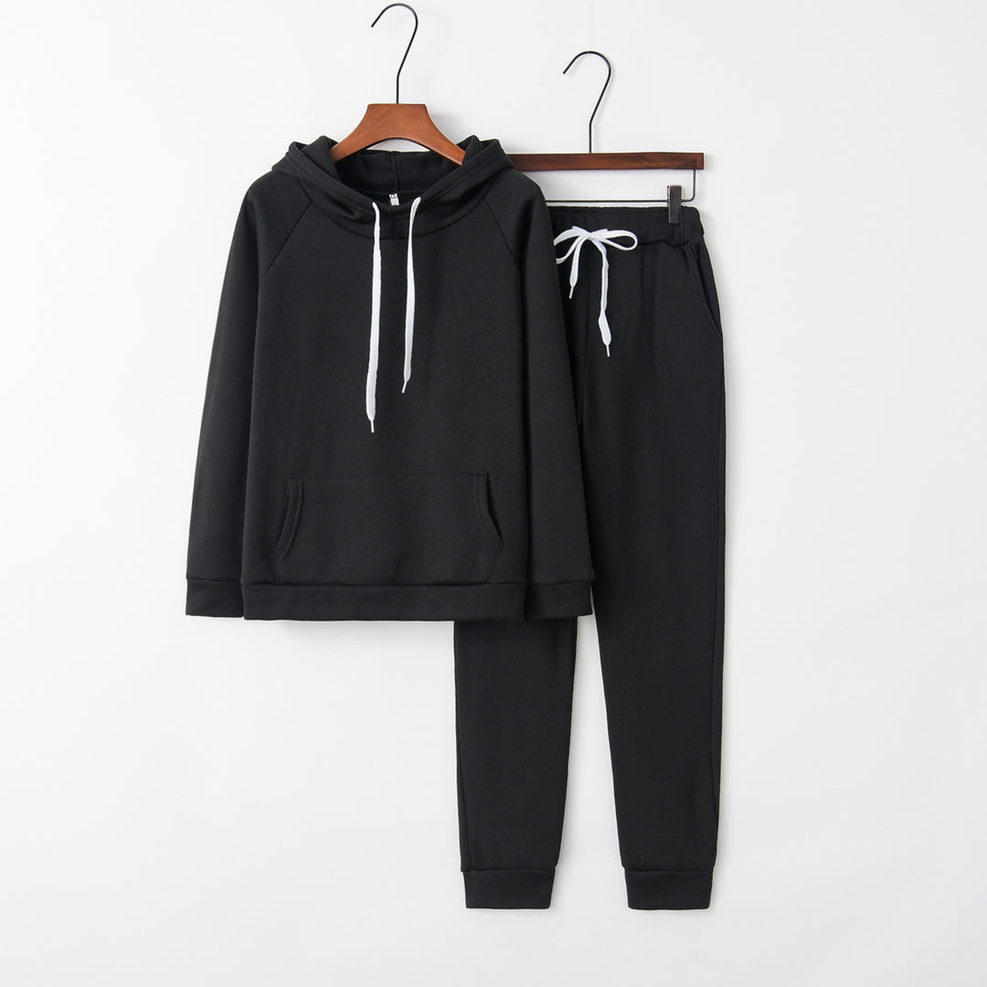 Sett med joggedress for kvinner med hettegenser og komfortable joggebukser Skjora