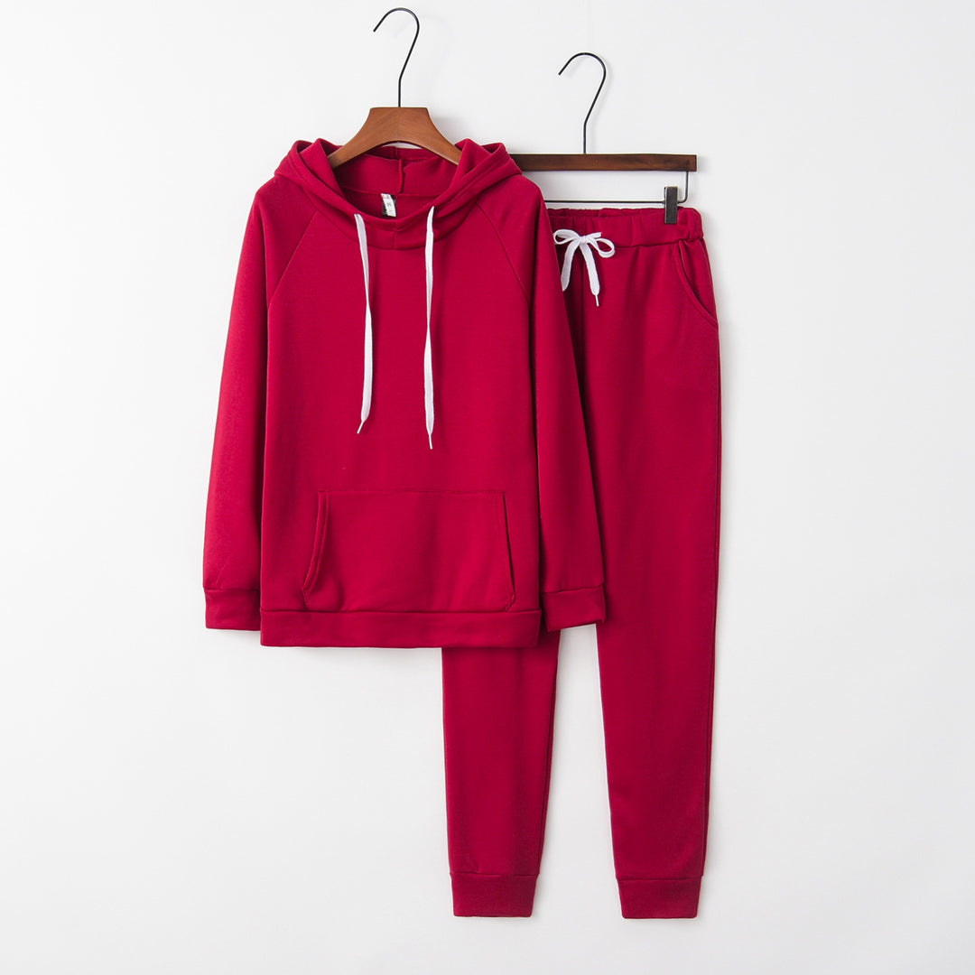 Sett med joggedress for kvinner med hettegenser og komfortable joggebukser Skjora