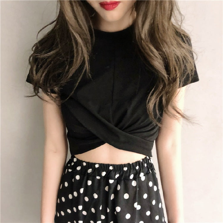 Kvinne Cropped T-skjorte med sofistikert knute og elegant snitt