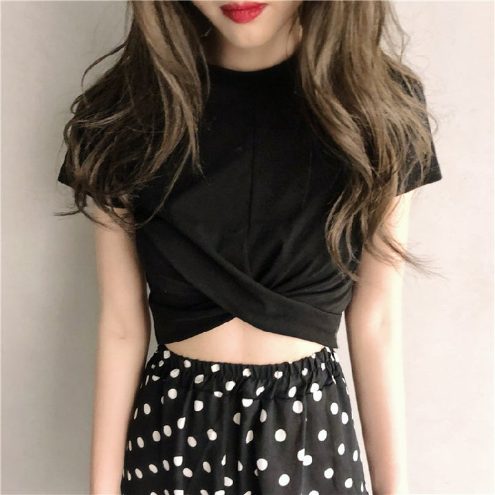 Kvinne Cropped T-skjorte med sofistikert knute og elegant snitt