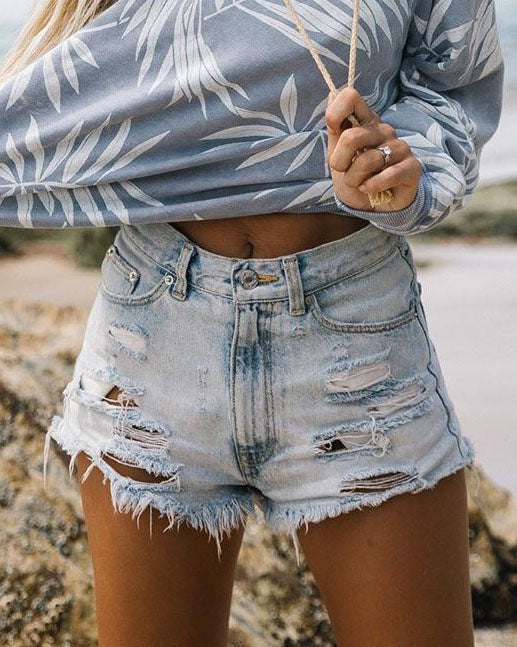 Damer ødelagte denimshorts i avslappet stil Skjora
