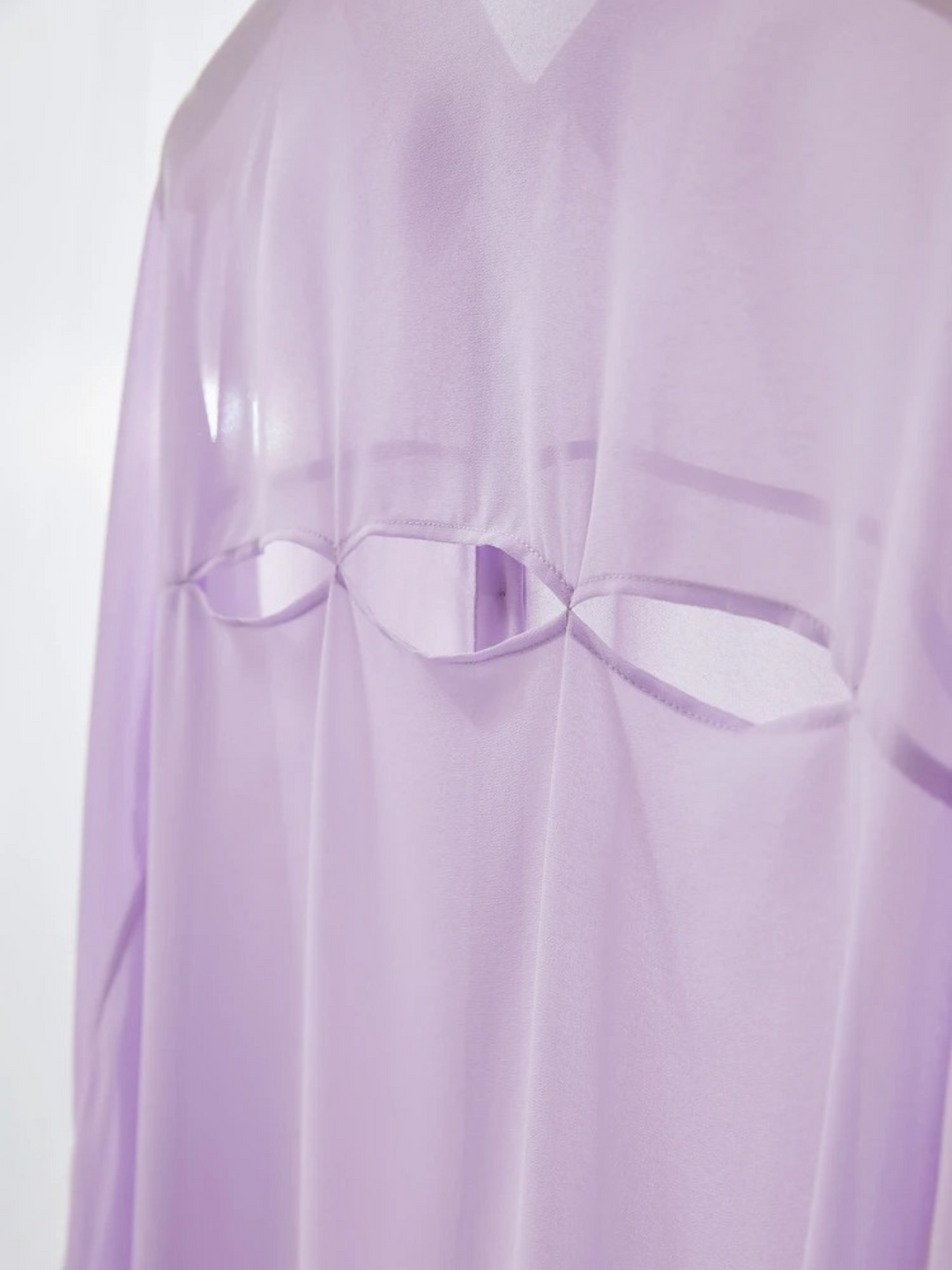 Gjennomsiktig chiffongbluse med rynkede mansjetter