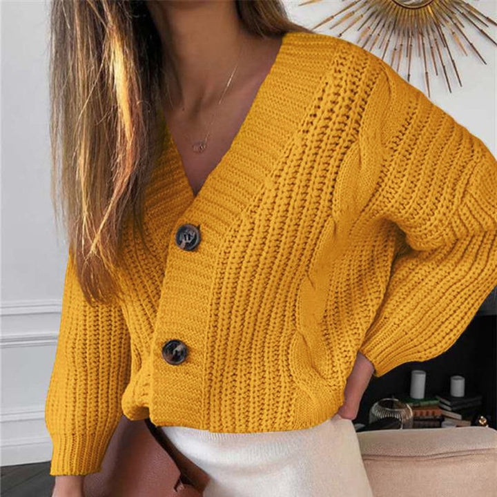 Dame moteriktig chunky strikket cardigan med V-hals og knappdetaljer Skjora
