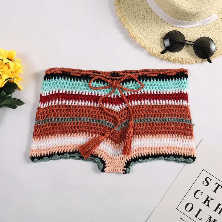 Damen Häkelstrandshorts mit verstellbarem Bund und einzigartigem Streifenmuster Skjora