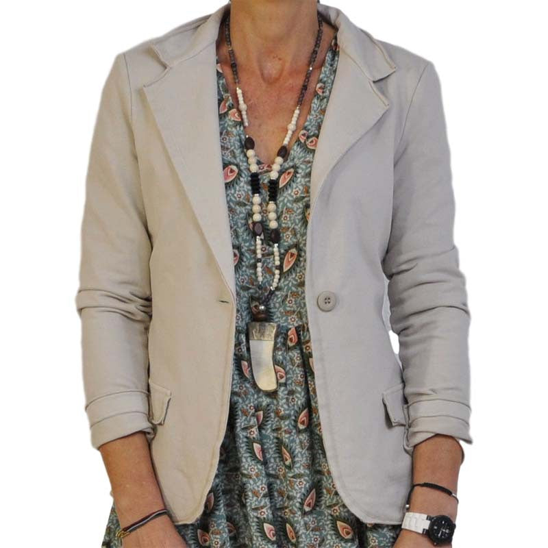 Kvinneluxusblazer med strukturerte detaljer og slim-fit snitt Skjora