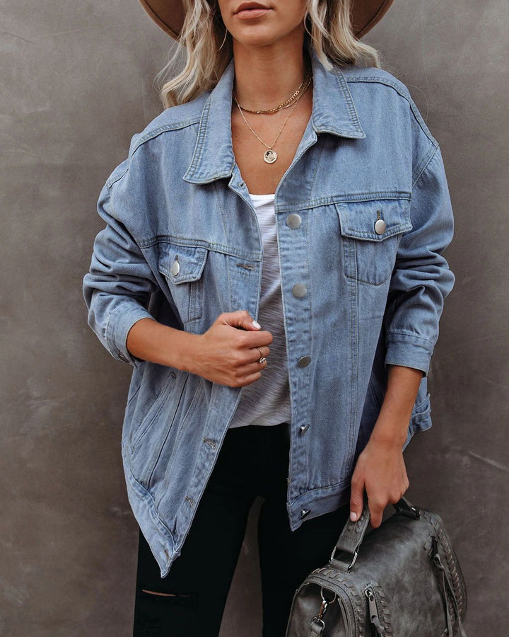 Kvinne casual denimjakke i oversized passform med brystlommer Skjora