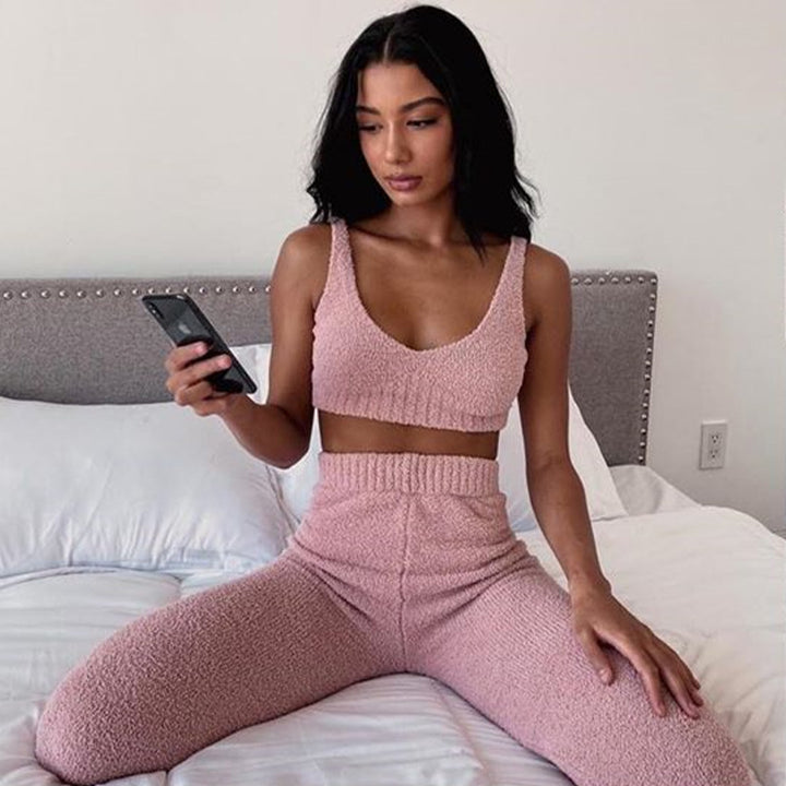 Dame loungewear-set med mykt, strukturert materiale og elegante detaljer Skjora