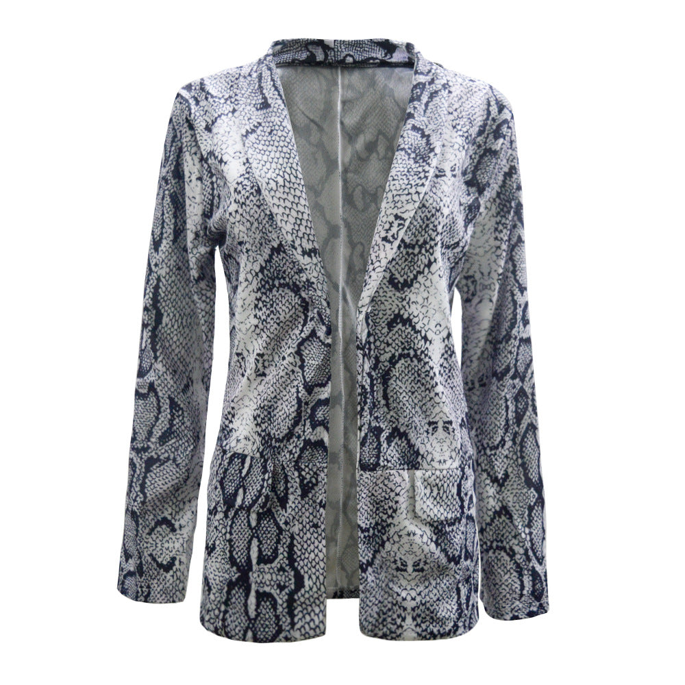 Kvinneblazer med stilige slange mønster og elegant snitt
