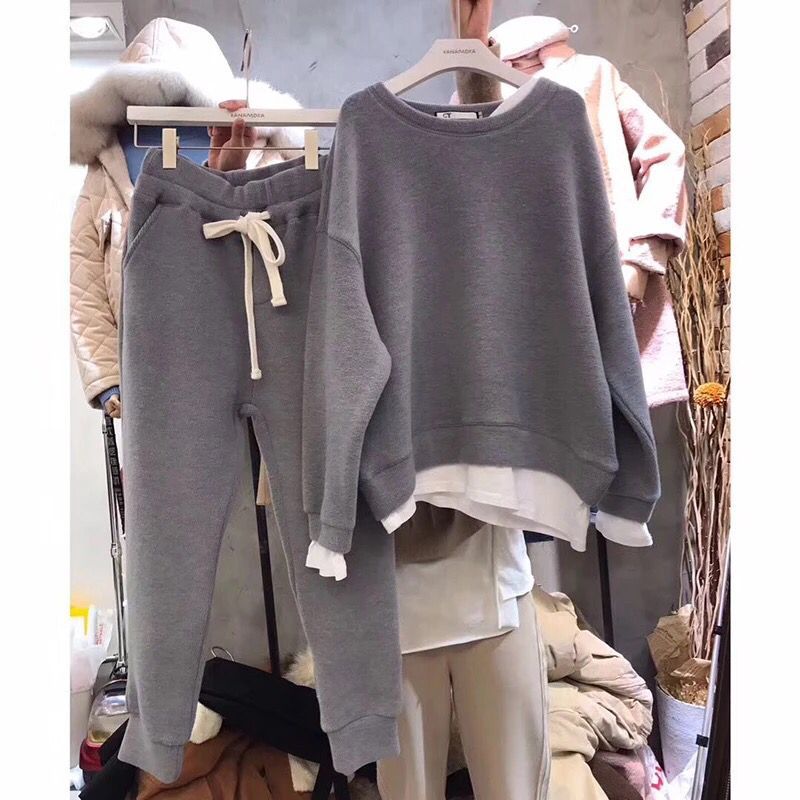 Kvinnes avslappet fritids sportsett med oversized genser og avslappede joggebukser Skjora