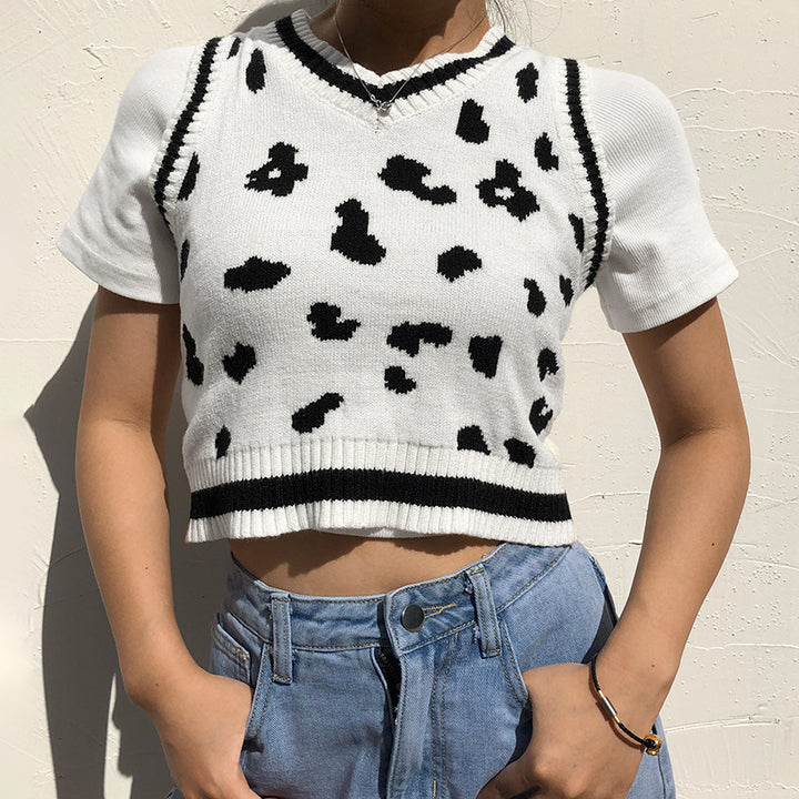 Damer søtt strikket crop-top med lekent leopardmønster Skjora