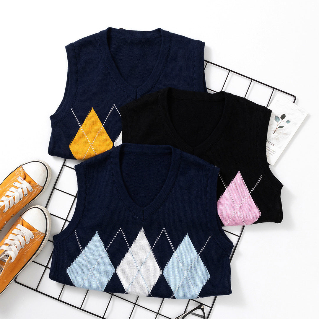 Women's knit sweaters with a modern argyle pattern Skjora