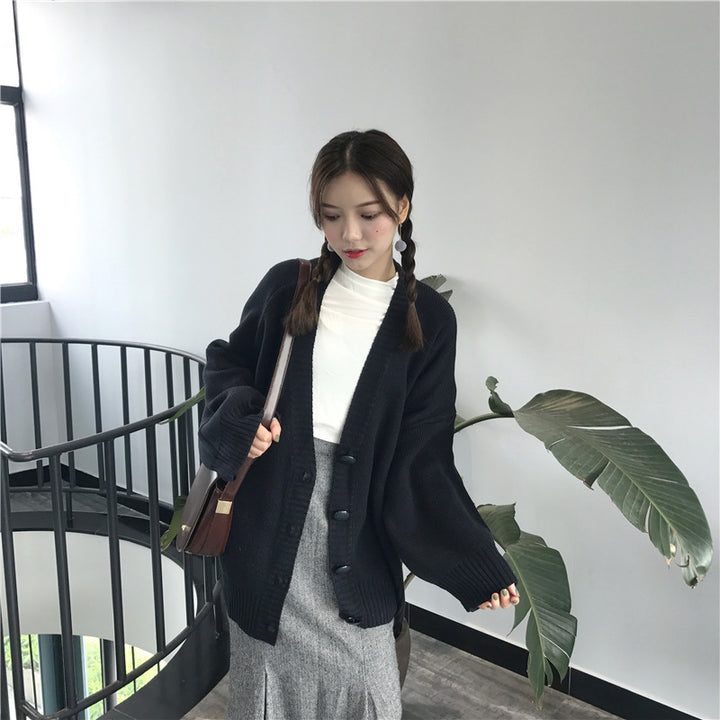 Kvinnenes store strikkede cardigan med avslappet design og knapp-lukking Skjora