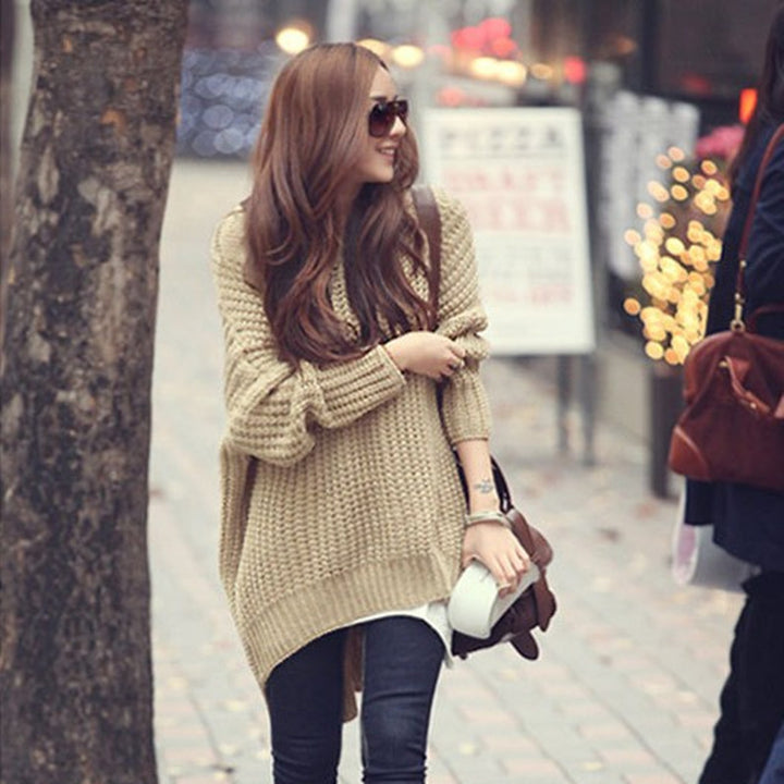 Kvinnens chunky strikket poncho med frynser og hette Skjora