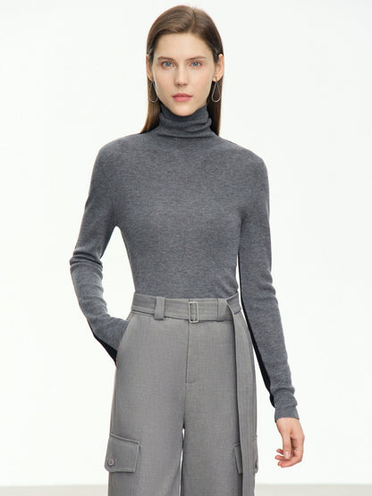 Stilig tofarget turtleneck-genser i grå og svart tofarget design