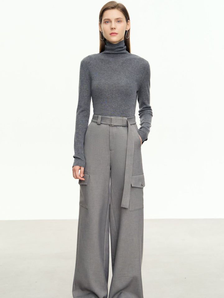 Stilig tofarget turtleneck-genser i grå og svart tofarget design