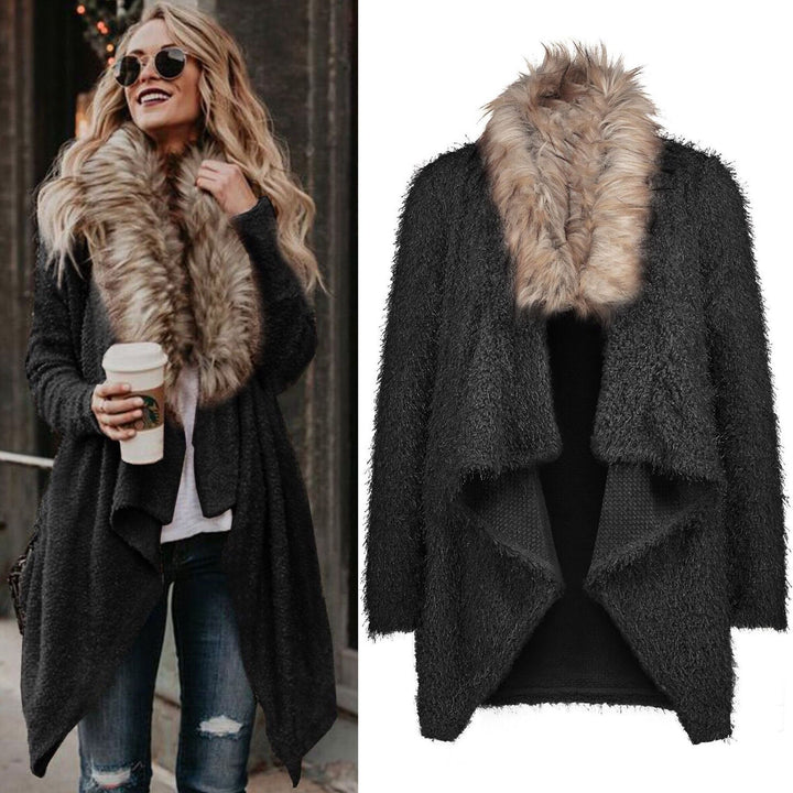 Kvinnes fluffy strikket cardigan med avtakbar faux fur krage Skjora