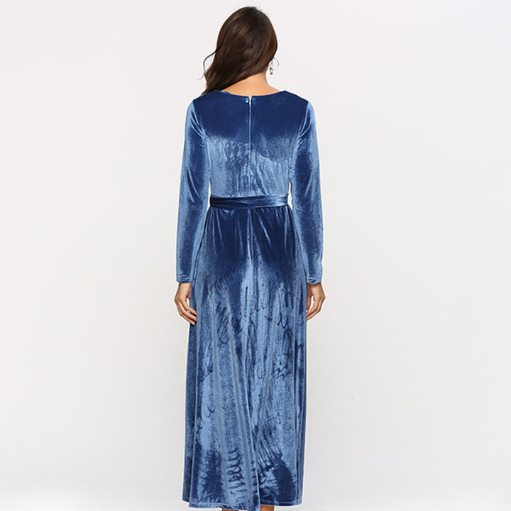 Kvinnes elegant maxi kjole laget av myk velur med midje belte Skjora