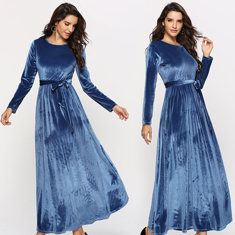 Kvinnes elegant maxi kjole laget av myk velur med midje belte Skjora