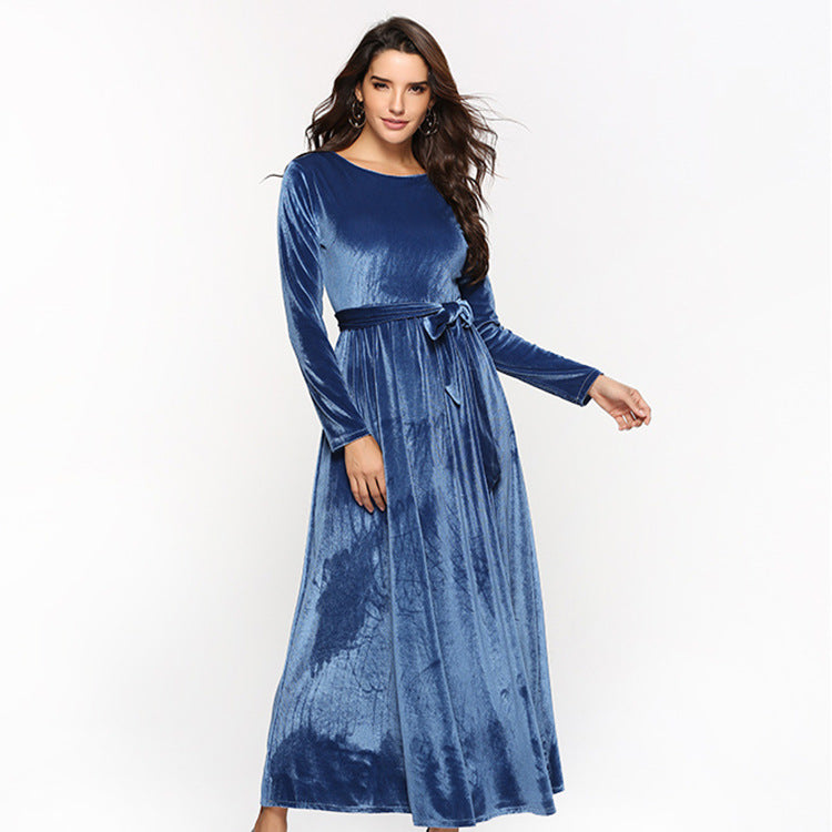 Kvinnes elegant maxi kjole laget av myk velur med midje belte Skjora