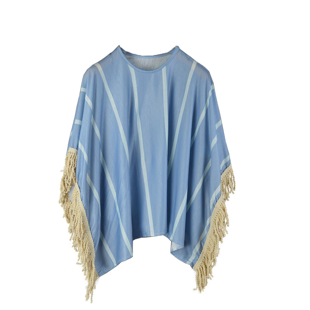 Dame strand poncho med frynset kant og stripet design