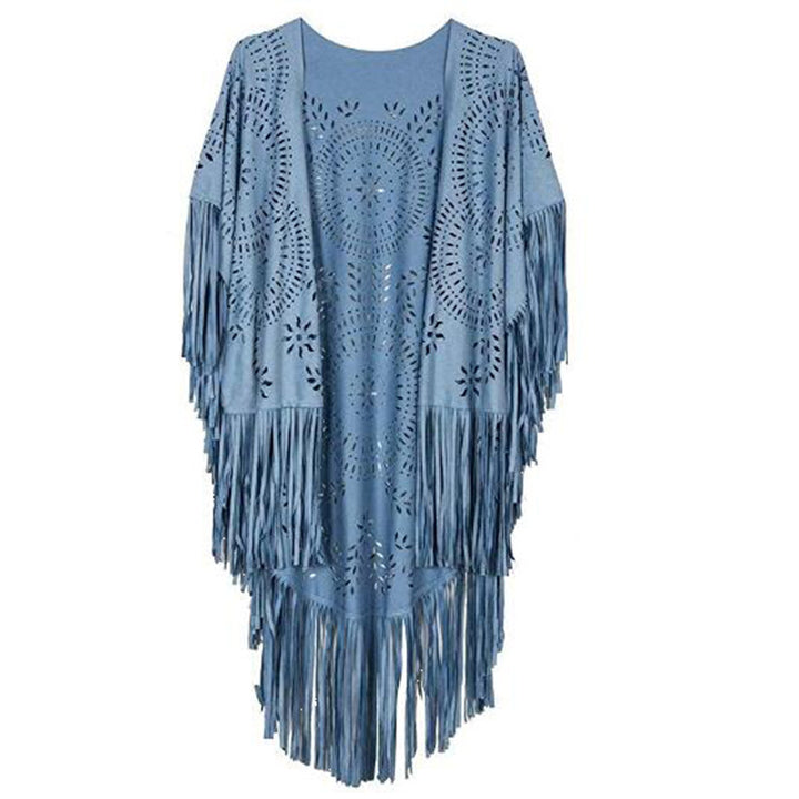 Kvinnes fransete, lett kimono laget av kunstlær med utskåret mønster