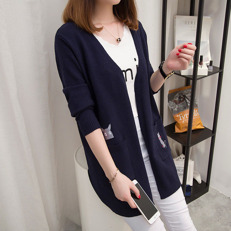 Dame cardigan med leken kattemotiv og dype lommer Skjora