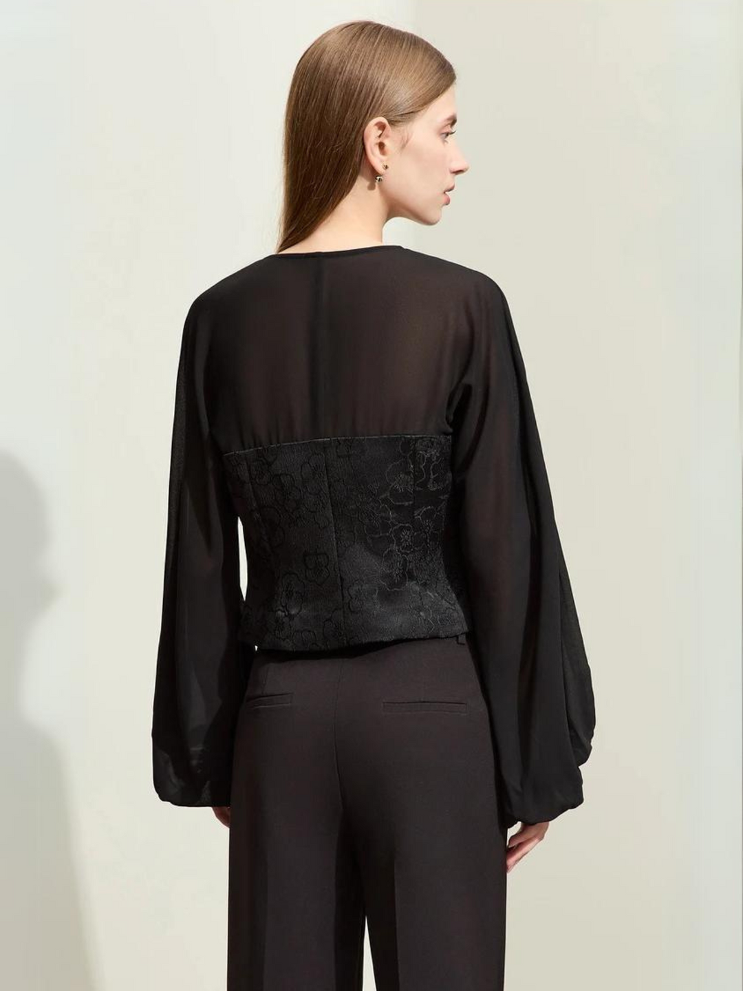 Bluse med elegante lanterneermer