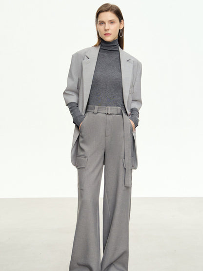 Stilig tofarget turtleneck-genser i grå og svart tofarget design