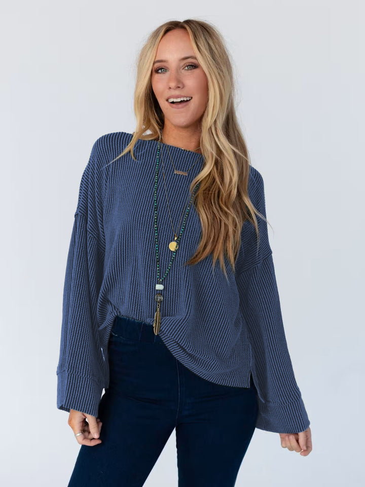 Topp for kvinner i casual stil med strukturert ribbestrikket mønster og brede vide ermer Skjora