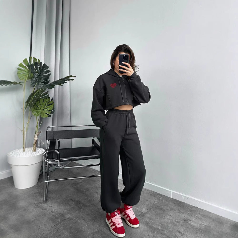 Kvinnors sportiga crop hoodie med lös passform och bekväma joggers Skjora