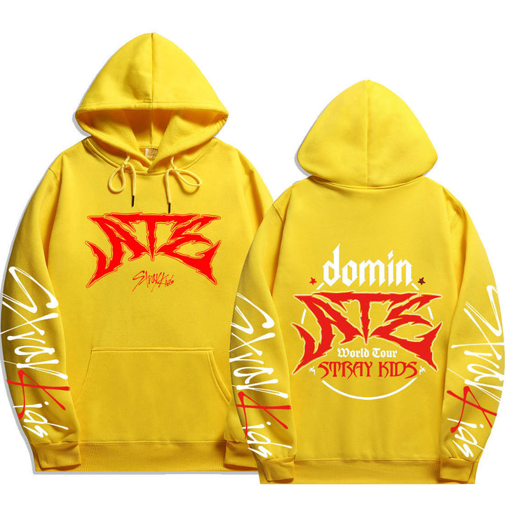 Dame hoodie med iøynefallende grafisk design Skjora