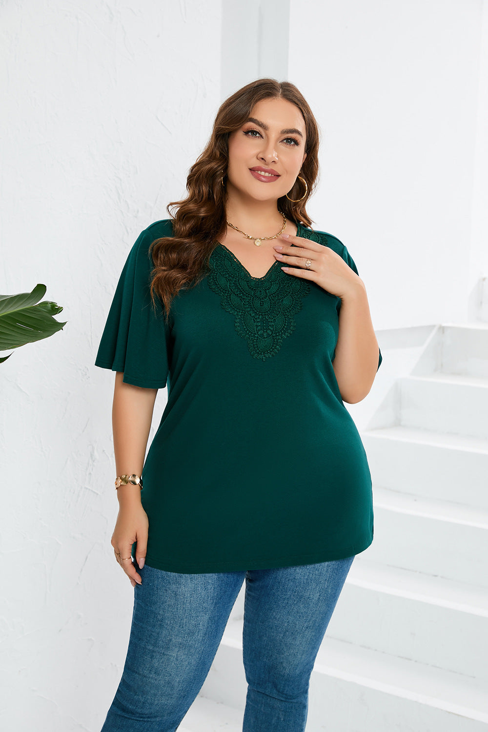 Damer blusenshirt med elegant hullbroderi og vid utskjærte ermer Skjora