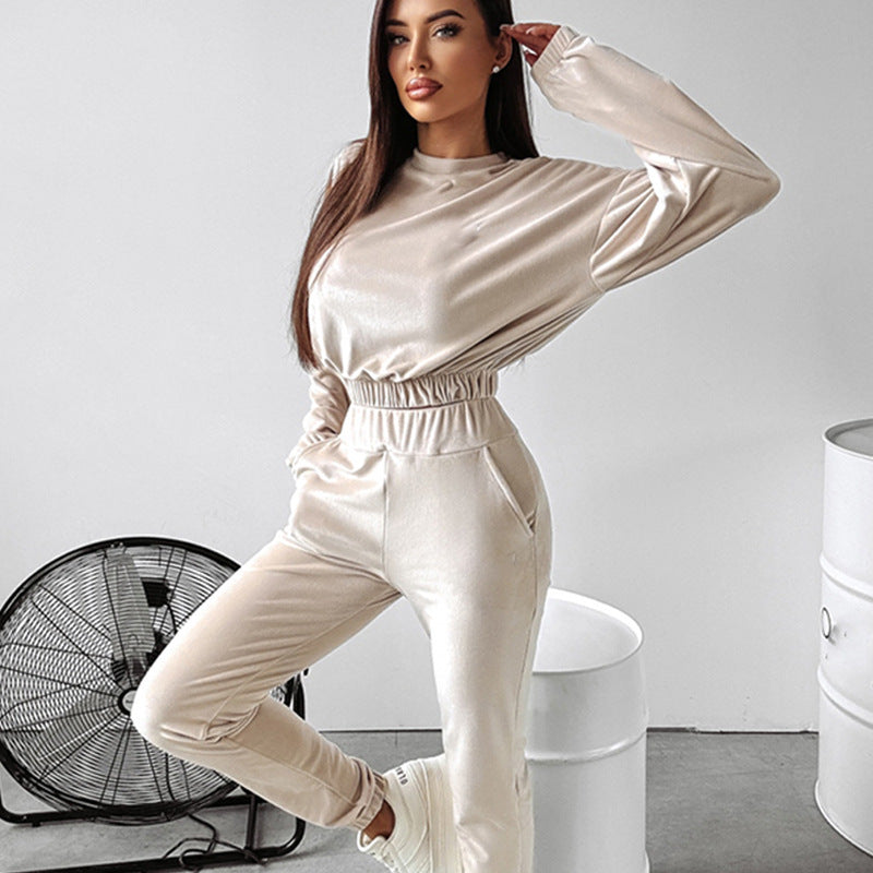 Kvinne stilige sportsett med cropped topp og komfortable bukser Skjora