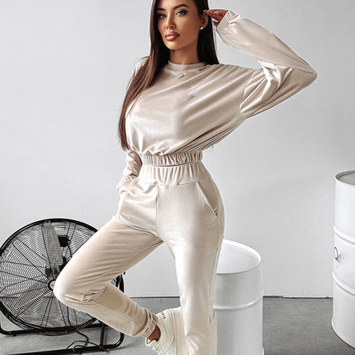 Kvinne stilige sportsett med cropped topp og komfortable bukser Skjora