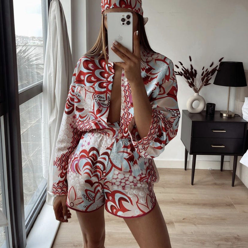 Dame blusesett med blomsterdesign og shorts Skjora