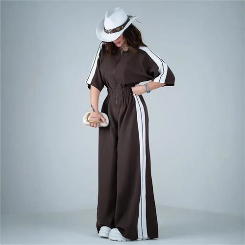 Kvinnenes lange jumpsuit med belte og kontraststriper