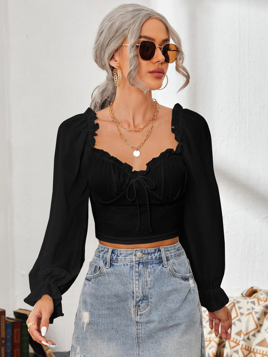 Dame Cropped-bluse med volanger og elegante puff-ermer Skjora