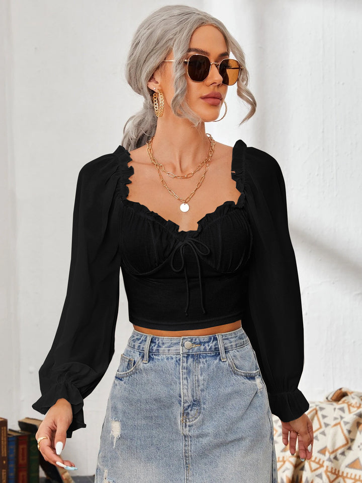 Dame Cropped-bluse med volanger og elegante puff-ermer Skjora