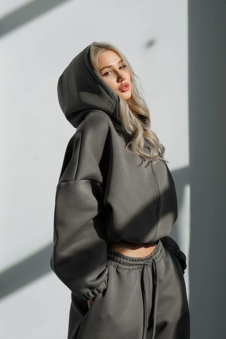 Kvinnelig sporty cropped hettegenser med innovativ finish Skjora