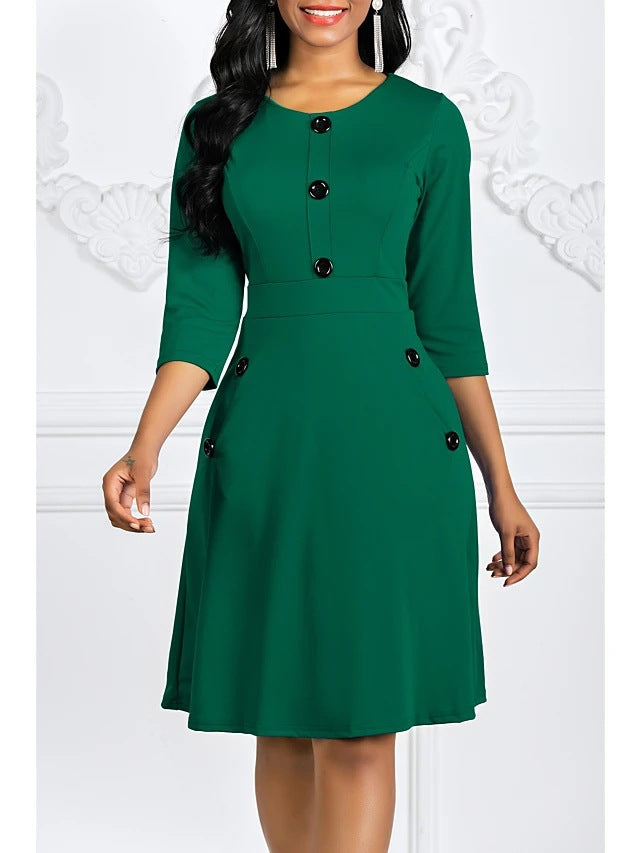 Damer elegant knelengde kjole med dekorative knapper og 3/4 ermer Skjora