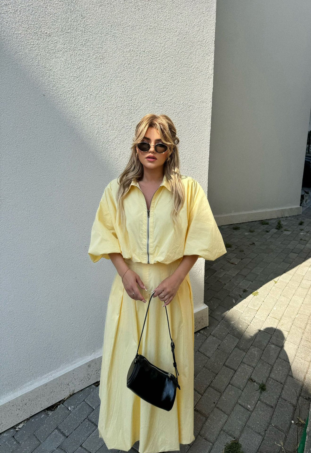 Kvinnes Elegant Maxi Kjole med Høy Utfellbar Hals og Bred Hem