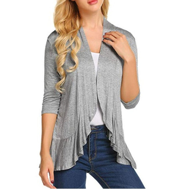 Kvinnelig Fashionable Cardigan med Asymmetrisk Snitt og Smigrende Detaljer Skjora