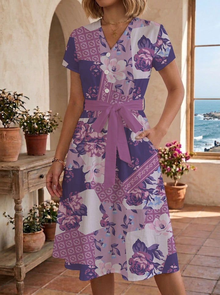 Damen Sommerliches Kleid mit taillierbarem Bindegürtel und floralem Muster Skjora