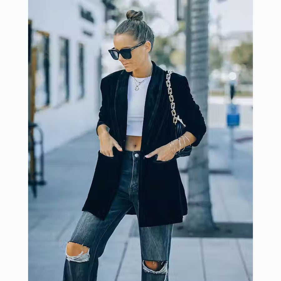 Kvinne Elegant Velour Cardigan med Casual Snitt og Praktiske Lommer Skjora