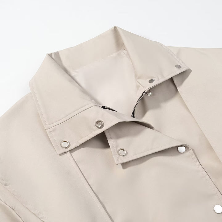 Kvinnes moderne trenchcoat jakke med høy krage og praktiske lommer Skjora
