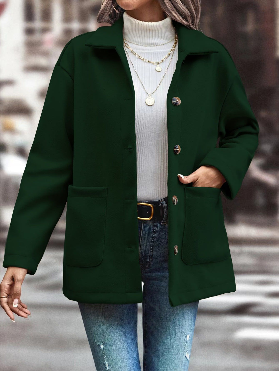 Damer fashionable oversized jakke med knappdetaljer og praktiske lommer Skjora