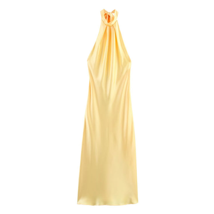 Dame kveldskjole med elegant halterneck-design og flytende snitt Skjora