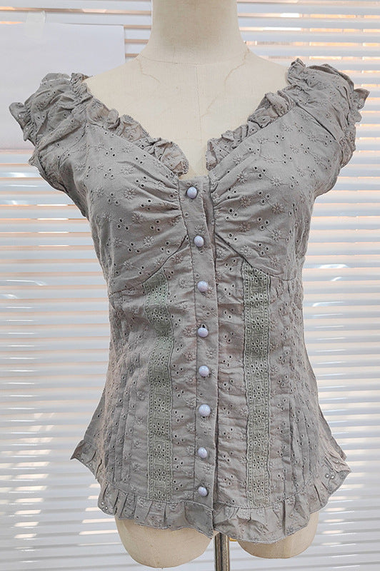 Damebluse med romantisk volangdesign og dekorative knappe detaljer Skjora